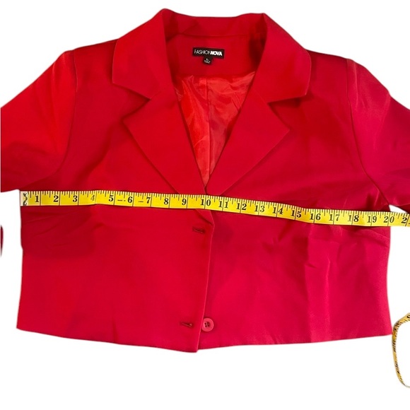 Chic Red Cropped Blazer,Two-Button Blazer, Large,New - Picture 5 of 7